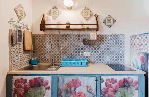 Castelluzzo Other | Apartment 'Pino' with Private Garden, Wi-Fi and Air Conditioning