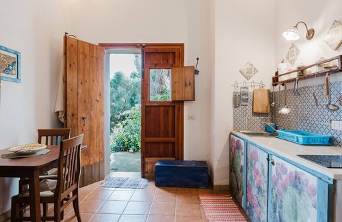 Castelluzzo Other | Apartment 'Pino' with Private Garden, Wi-Fi and Air Conditioning