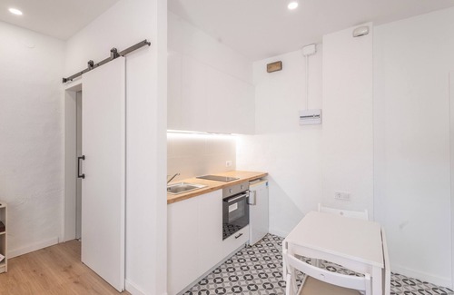 Arenys de Mar Apartment | Apartment 'Portblanc' with Balcony, Wi-Fi and Air Conditioning