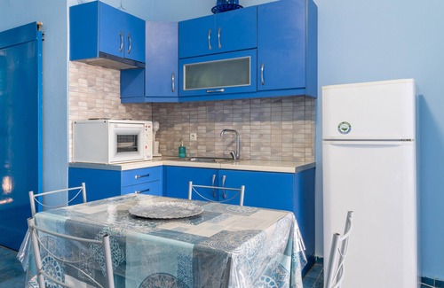 Salamis Apartment | Apartment 'Posidonas' with Sea View, Wi-Fi and Air Conditioning