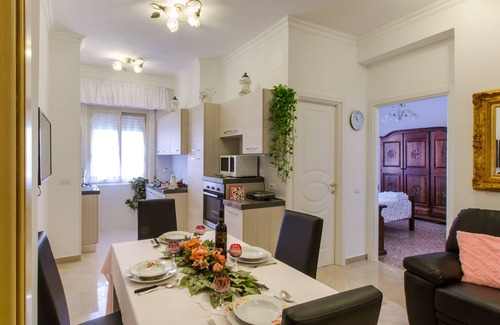 Vatican Apartment | Apartment “Primavera holidayhouse" center Rome 100m from the Vatican Free WIFI