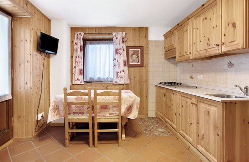 Gressan Apartment | Apartment 'Primo Piano Cuis 1' with Shared Terrace, Shared Garden and Wi-Fi