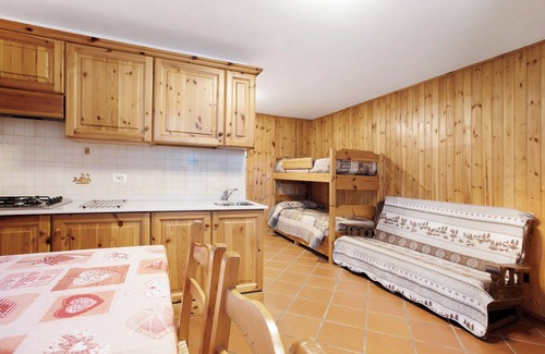 Gressan Apartment | Apartment 'Primo Piano Cuis 1' with Shared Terrace, Shared Garden and Wi-Fi