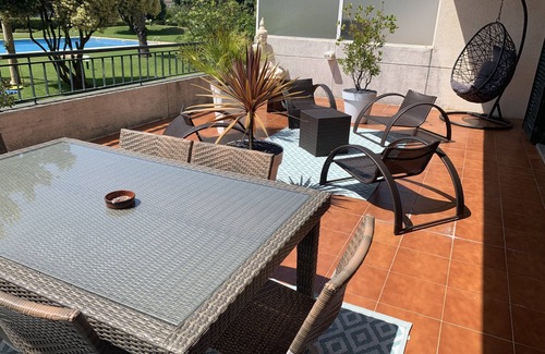 Sao Felix Da Marinha Apartment | Apartment with Terrace and Pool for 5 people 10 km from Porto