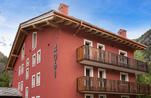 Cogne Apartment | Apartment 'Punta Ceresole 4061 Maison Gerard' with Mountain View, Shared Garden and Wi-Fi