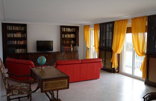Coutures Condo | Apartment "Résidence Les Crayères" near the Parc de Champagne in Reims
