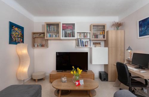 Lunel Apartment | Apartment Résidence les Roses by Interhome