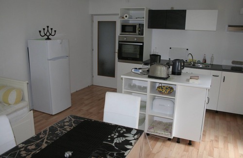 Weyregg am Attersee Apartment | Apartment Rooming Green w. large, private terrace near the lake