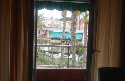 Puerto de Mazarron Apartment | Apartment 'Reya' with Private Terrace, Shared Garden and Wi-Fi