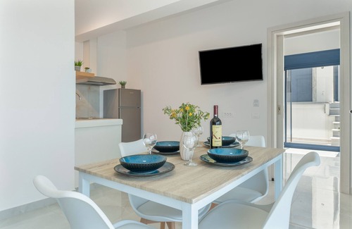 Mirties Apartment | Apartment 'Regina 1' with Sea View, Wi-Fi and Air Conditioning