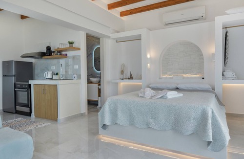 Mirties Apartment | Apartment 'Regina 2' with Sea View, Wi-Fi and Air Conditioning