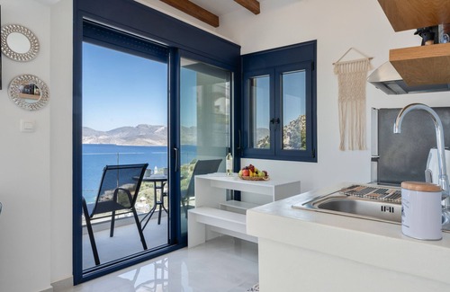 Mirties Apartment | Apartment 'Regina 2' with Sea View, Wi-Fi and Air Conditioning