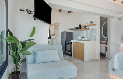 Mirties Apartment | Apartment 'Regina 2' with Sea View, Wi-Fi and Air Conditioning