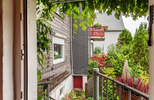 Usseln Apartment | Apartment 'Remise Fewo' with Private Terrace, Private Garden and Wi-Fi