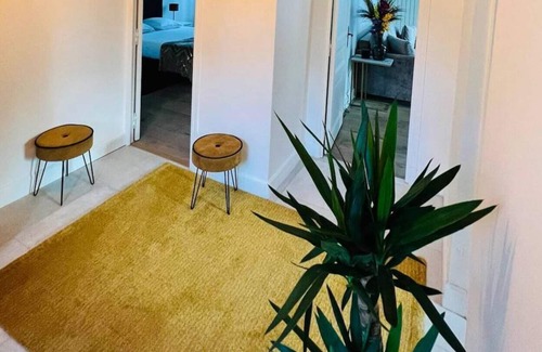 Ormoy-la-Riviere Apartment | Apartment 'Retraite Nature' with Shared Garden, Shared Pool and Wi-Fi