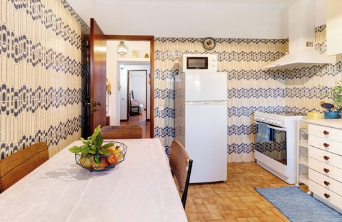 Caminha Apartment | Apartment 'Retro Beach House Moledo' with Mountain View, Wi-Fi and Air Conditioning