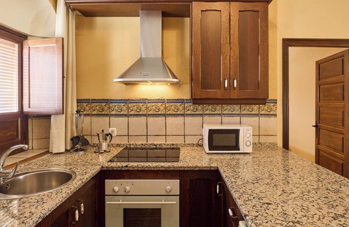 Valsequillo Apartment | Apartment 'Romero' with Balcony, Wi-Fi and Air Conditioning