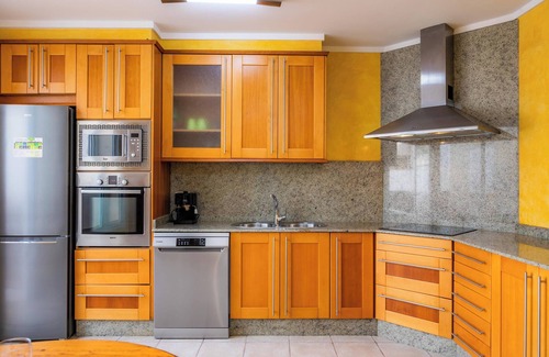 Santa Margalida Apartment | Apartment Sa Mina with Terrace & Wi-Fi