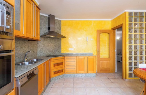 Santa Margalida Apartment | Apartment Sa Mina with Terrace & Wi-Fi