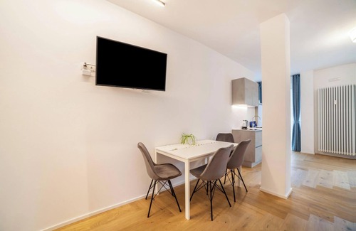 Merano Apartment | Apartment "Sabine G" with Mountain View, A/C, Wi-Fi & Balcony