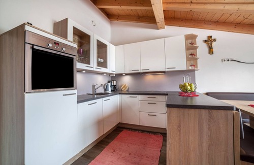 Plaus Apartment | Apartment "Sagschneiderhof Red Delicious" with Mountain View, Garden & Wi-Fi