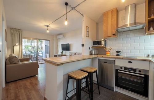 Salou City Centre Apartment | Apartment 'Salou - 111' with Shared Pool, Wi-Fi and Air Conditioning