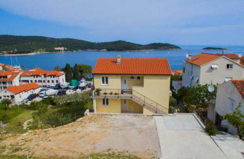 Vis Apartment | Apartment Sandra (2+2) with a breathtaking view 2