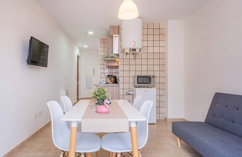 Guadix Apartment | Apartment 'Santiago' with Balcony, Wi-Fi and Air Conditioning