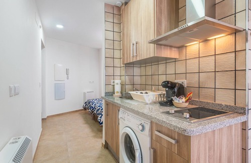 Guadix Apartment | Apartment 'Santiago' with Balcony, Wi-Fi and Air Conditioning