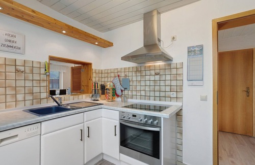 Plettenberg Apartment | Apartment 'Sara's' with Private Garden, Wi-Fi and Air Conditioning