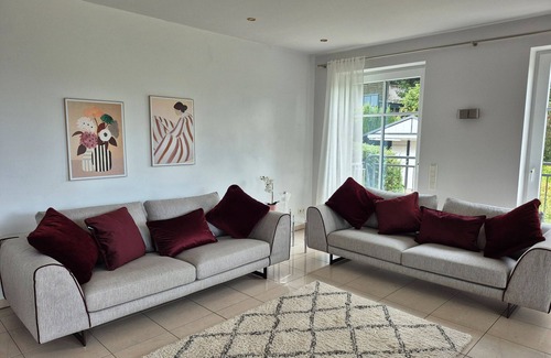 Ortsmitte Apartment | Apartment 'Schmallenberger MauerBlümchen' with Private Terrace and Wi-Fi