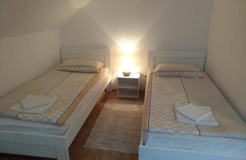 Kambresko Apartment | Apartment Sela