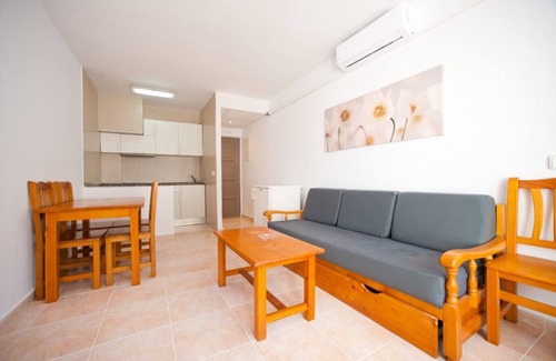 Santa Eulalia del Rio Apartment | Apartment Ses Veles 2 dormitorios close to the Beach with Sea View, Pool, Wi-Fi & Garden