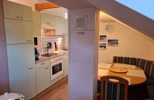 Bad Mitterndorf Apartment | Apartment Silberkraut (70 m2), parking, WLAN, large garden, playground