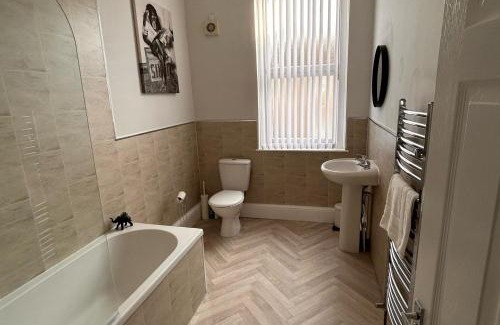Blyth Apartment | Apartment - Sleeps 3 - Pet friendly - Parking