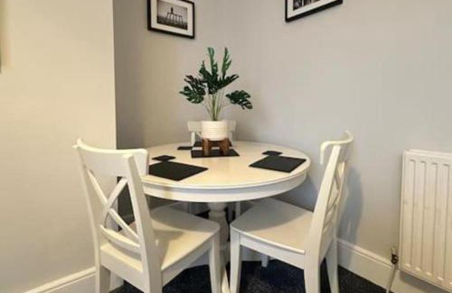 Blyth Apartment | Apartment - Sleeps 3 - Pet friendly - Parking