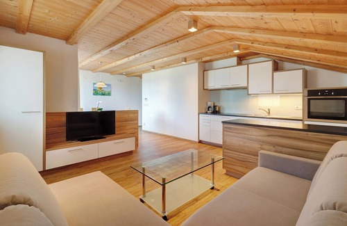 Rasa Apartment | Apartment 'Sonnenblume' with Mountain View, Shared Garden and Wi-Fi