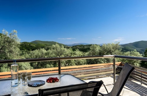 Sivros Apartment | Apartment 'Spiri's House' with Private Terrace, Wi-Fi and Air Conditioning