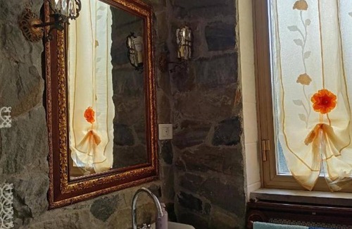 Rocchetta di Vara Apartment | Apartment 'Stanza Degli Elfi' with Shared Garden and Wi-Fi