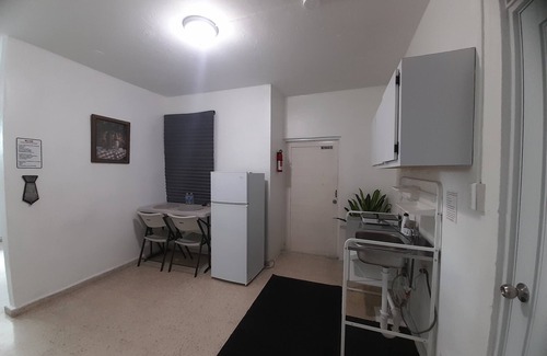 Cangrejo Arriba Apartment | Apartment steps from Isla Verde airport