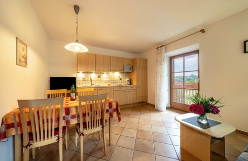 Vollan Apartment | Apartment 'Stettnerhof Ifinger' with Mountain View, Terrace & Wi-Fi