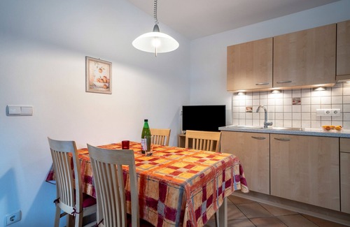 Vollan Apartment | Apartment 'Stettnerhof Ifinger' with Mountain View, Terrace & Wi-Fi