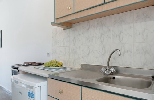 Panormos Apartment | Apartment 'Studio 4' with Mountain View, Wi-Fi and Air Conditioning