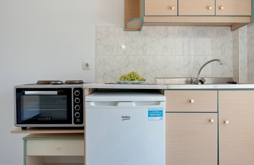 Panormos Apartment | Apartment 'Studio 4' with Mountain View, Wi-Fi and Air Conditioning