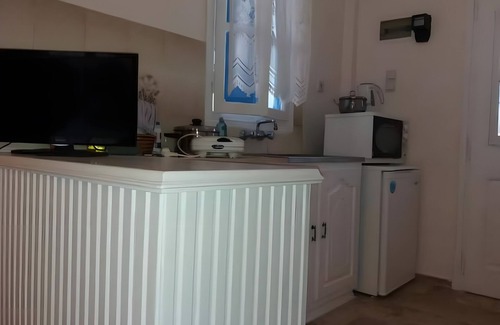 Panormos Apartment | Apartment 'Studio 1' with Mountain View, Wi-Fi and Air Conditioning