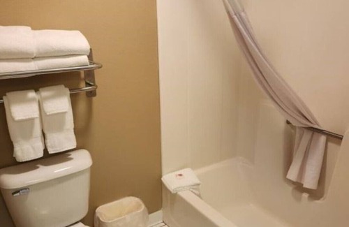 Le Claire House | Apartment-style suites 1 mile from downtown Le Claire !