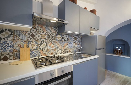 Rutigliano Apartment | Apartment 'Suite Sulle Mura' with Shared Terrace, Wi-Fi and Air Conditioning