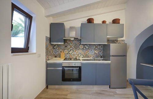Rutigliano Apartment | Apartment 'Suite Sulle Mura' with Shared Terrace, Wi-Fi and Air Conditioning