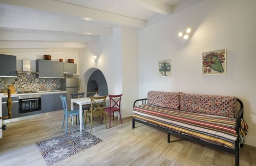 Rutigliano Apartment | Apartment 'Suite Sulle Mura' with Shared Terrace, Wi-Fi and Air Conditioning