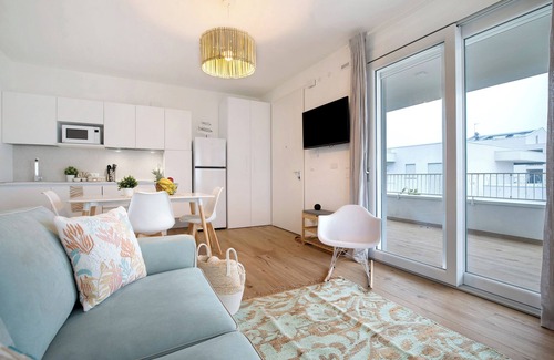 Lido di Jesolo Apartment | Apartment 'Superior 3' with Private Terrace, Wi-Fi and Air Conditioning